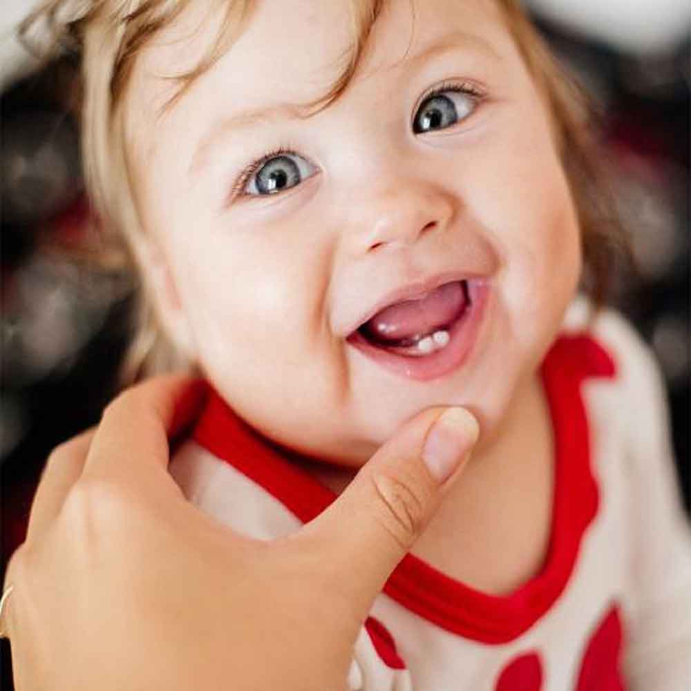 دندان درآوردن نوزاد با چه علائم و نشانه هایی همراه است؟
